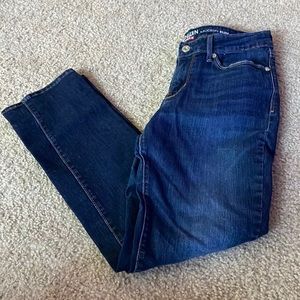 Levi Dark Straight Leg Jeans!